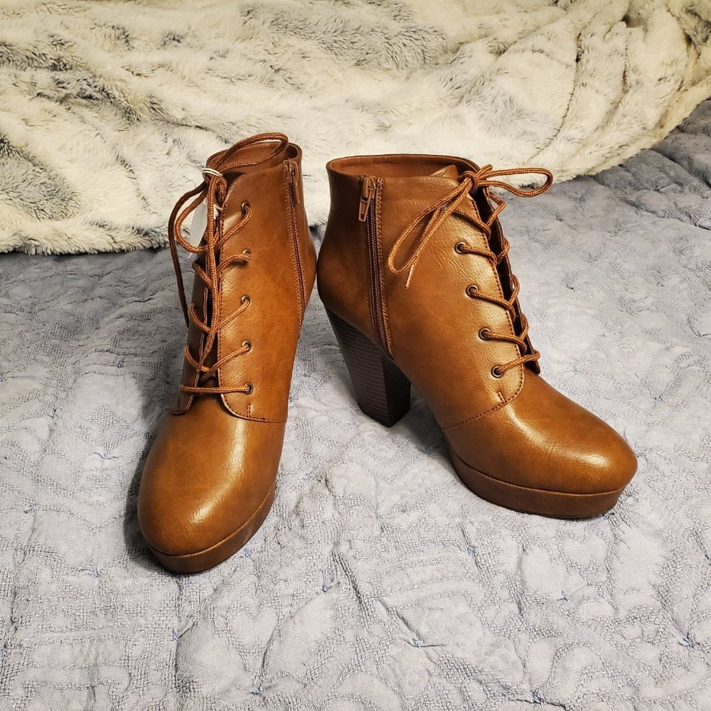 Brown platform heeled boot, faux leather, size 10